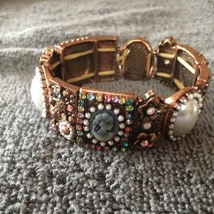 Cameo and pearl bracelet